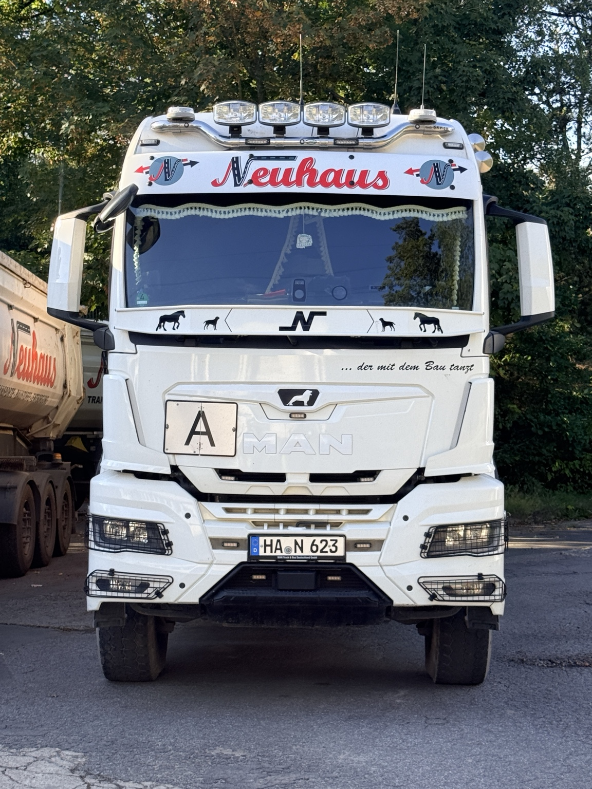 Neuhaus Lkw im neuen Design mit N-Signet