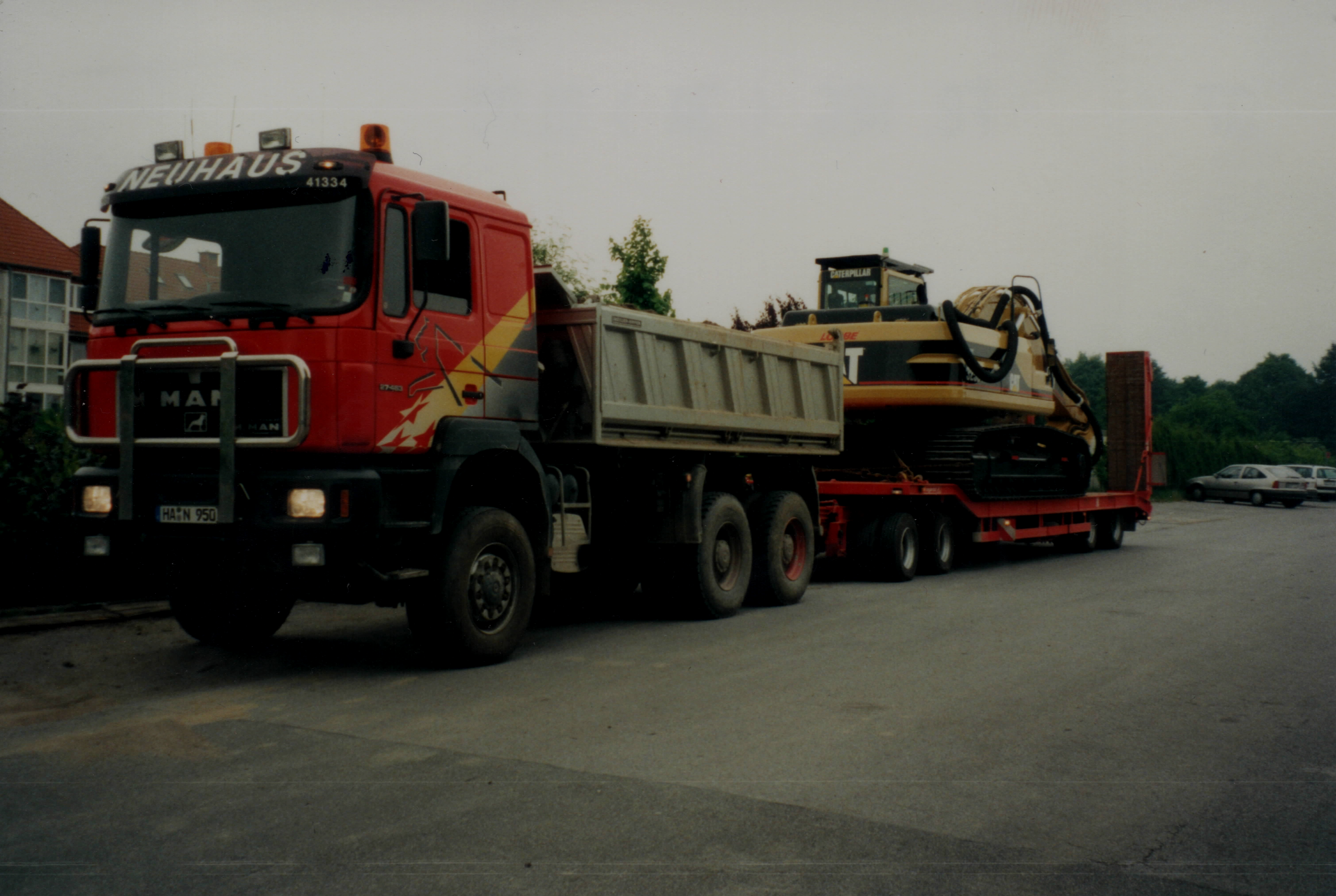 Neuhaus Lkw mit Bagger